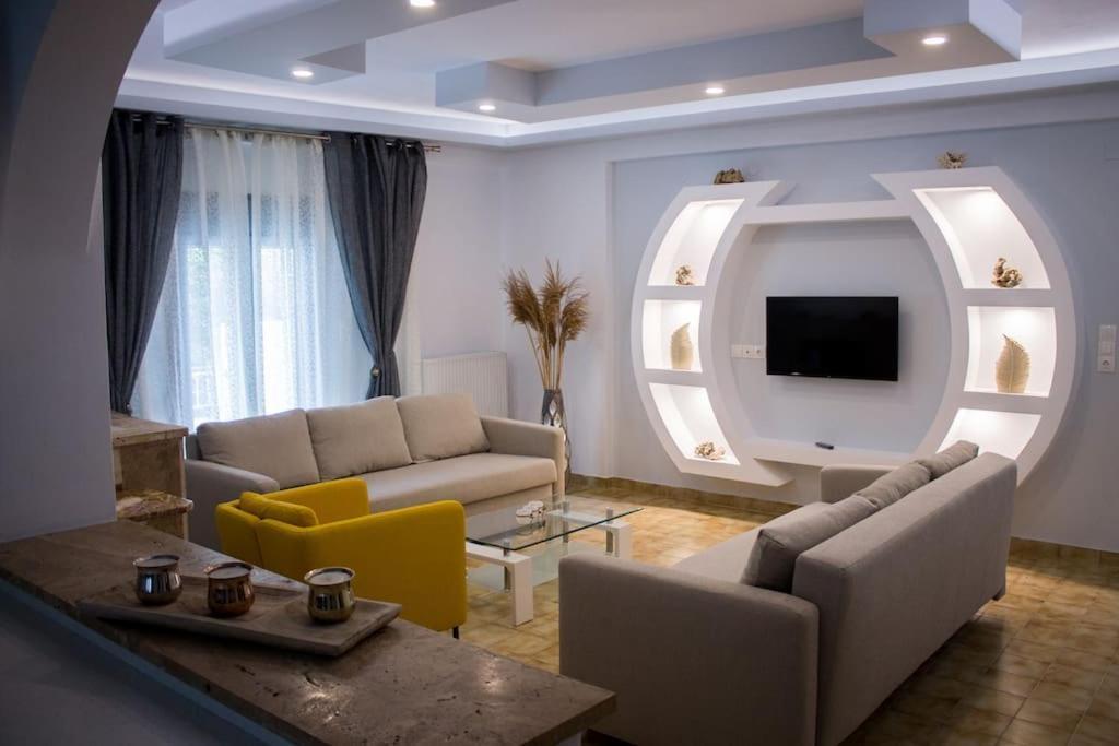 Spacious Apartment In The Heart Of Pythagorion Екстериор снимка