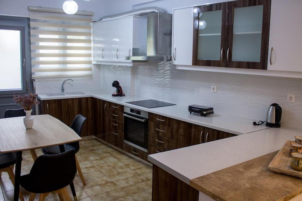 Spacious Apartment In The Heart Of Pythagorion Екстериор снимка