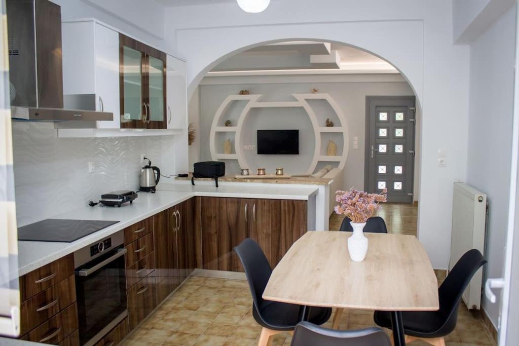 Spacious Apartment In The Heart Of Pythagorion Екстериор снимка